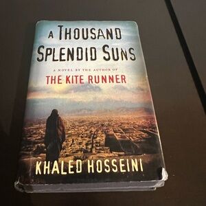 A Thousand Splendid Suns. Hard cover book.